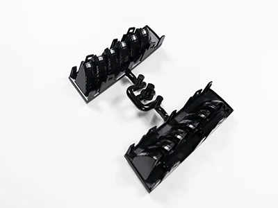 Fog lamp reflector produced by precision mold injection molding