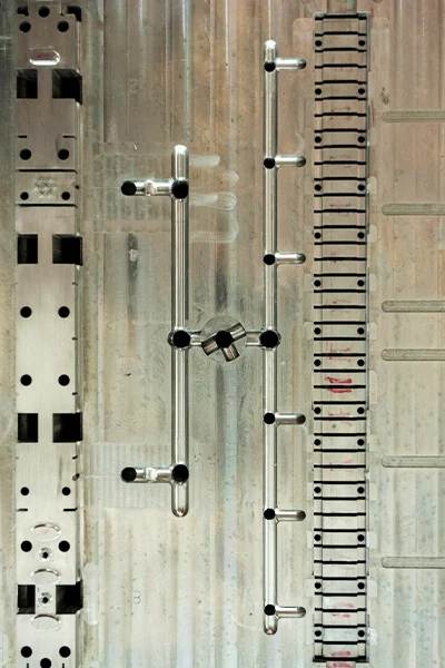 Mold Runner